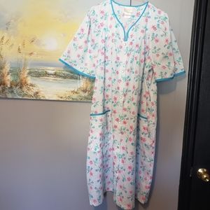 Carrage court nightgown. Vintage, 60's